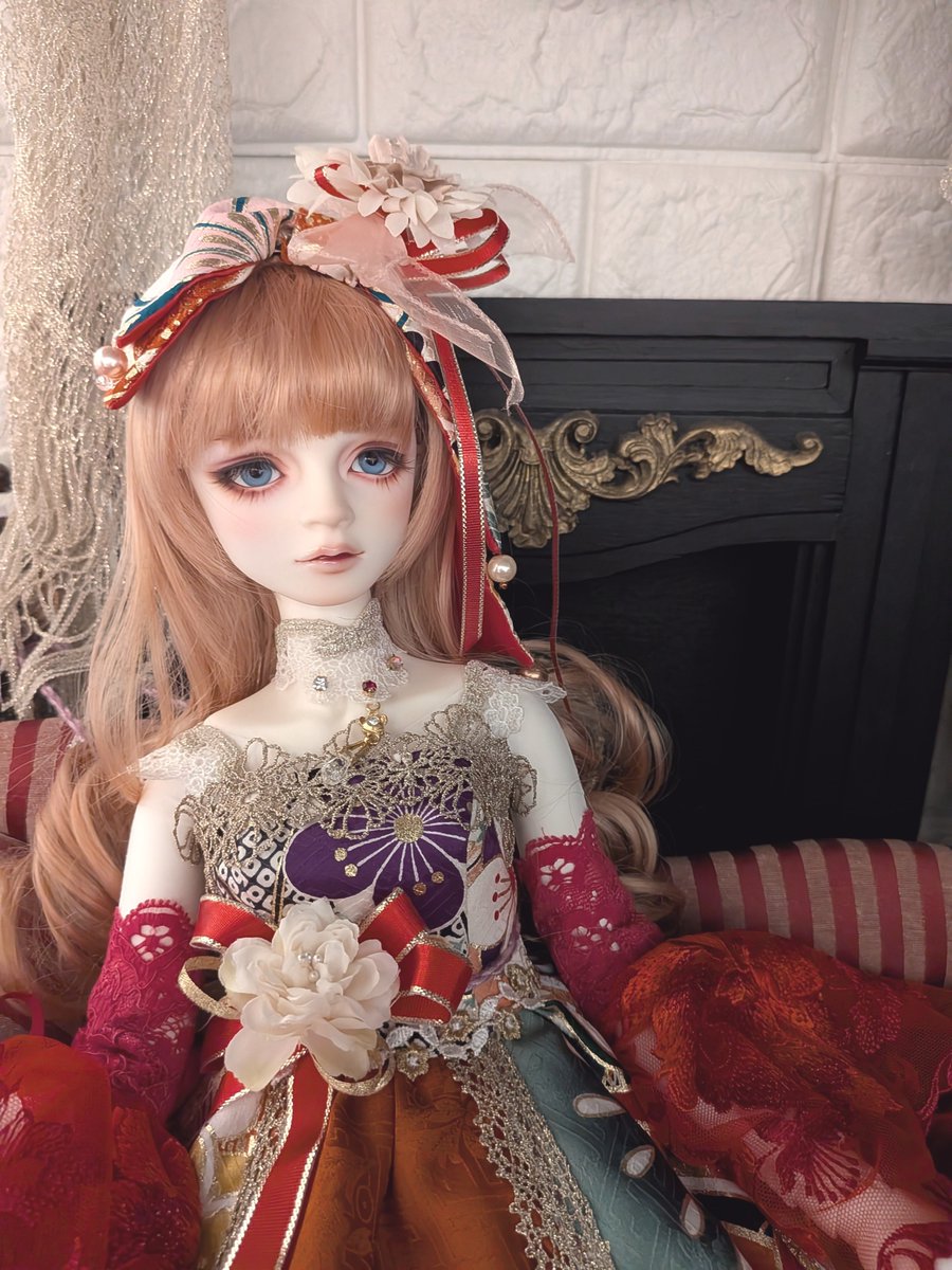 s_i_u_dolly's tweet photo. #クイーンズドール 様のお衣装素晴らしくて、その名の通り女王の風格があるんですけど、綴り的に女王の所持しているドールという意味合いになりこの世界が神代か型月世界だったら因果律の逆転でおこがましくも私が女王にならなくてはならなくなり突然の即位に戸惑うところだった。現代日本で良かった https://t.co/tbkI5GpXB6