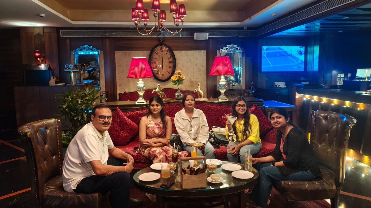 mayfly_moni's tweet photo. From workshop insights to dinner-table laughter-Team BHU ended a productive day at @IITKanpur wid great food, warm conversations, and stronger team bonds. Special thanks to @manojpandey66 4 bringing everyone 2gether n making d evening truly memorable🤩💃
#BHU #TeamDinner #HTAIn https://t.co/QNoFz9Xge3
