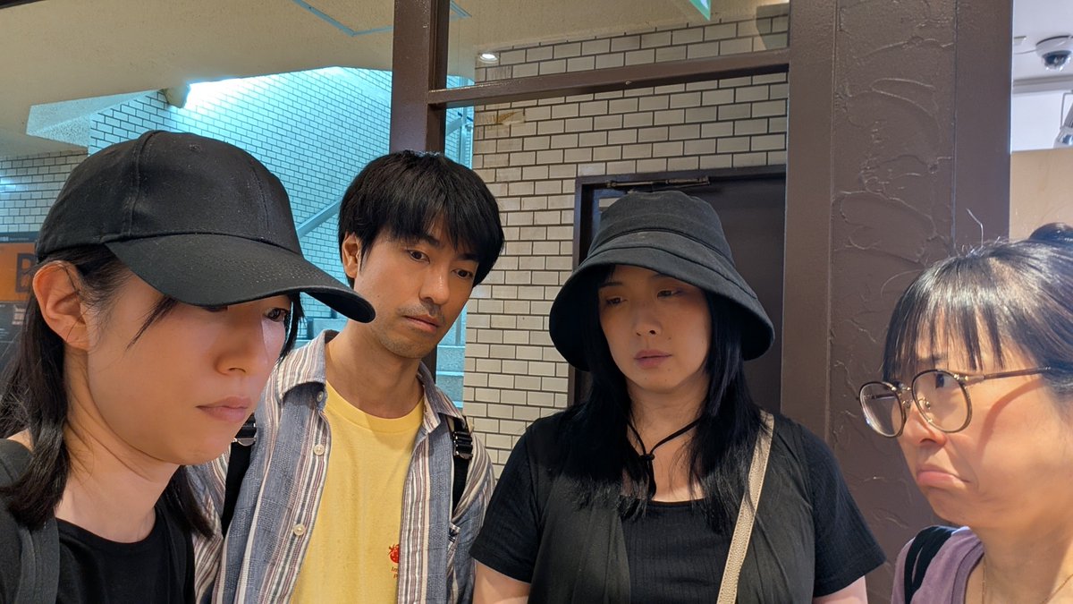minataka555's tweet photo. 明後日の朗読会に向けてみっちり稽古でした。
クタクタの4人ですが当日は笑顔で元気にお迎えします🍶✨

お席、残り僅かです！
朗読と日本酒のマリアージュをお楽しみください♪
7/25(土)15:30〜約１時間
ご予定は↓
https://t.co/M9ygqHwEB5

#はぶB面 #ゴールデン街 #朗読 https://t.co/ZHTWOAWU0B