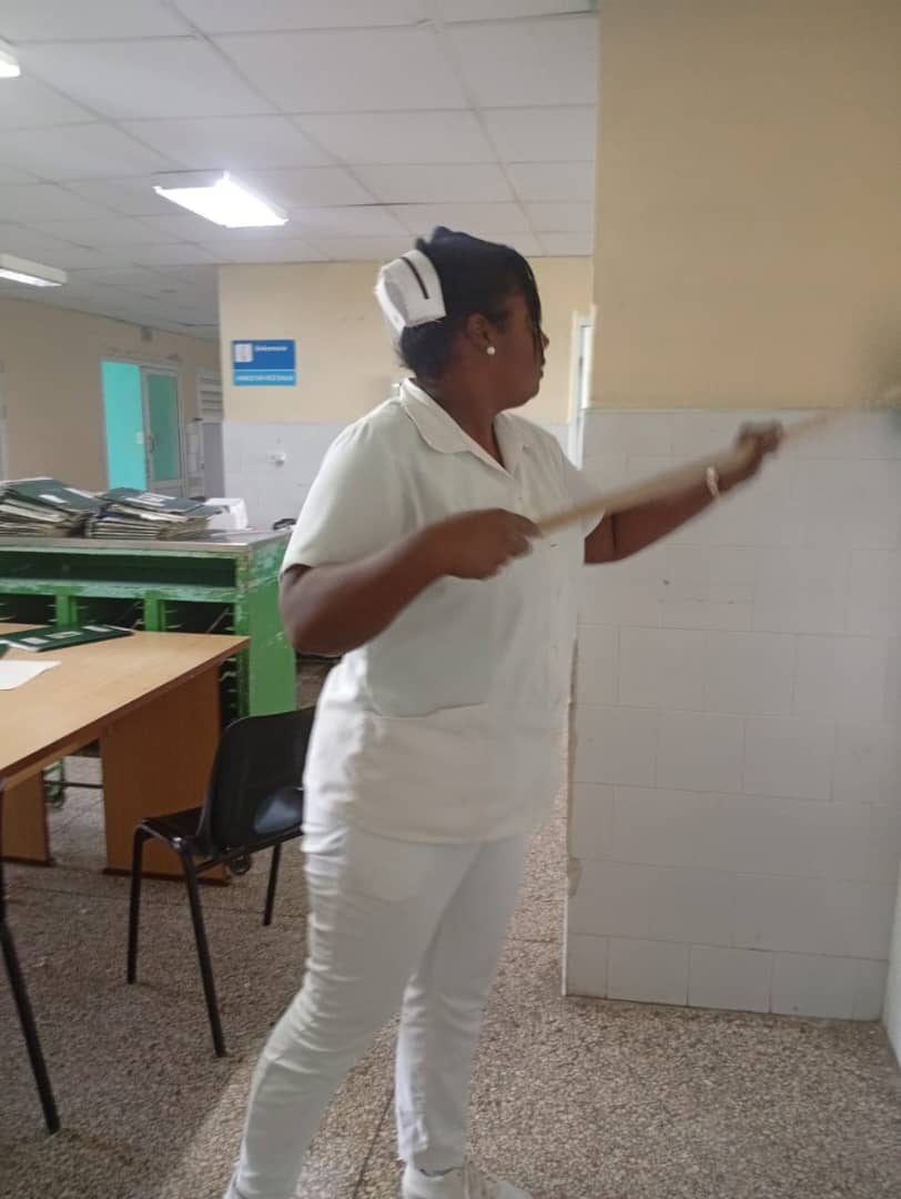 Miraisy71's tweet photo. En espera de la gran celebración del 40 Aniversario de la fundación del @hpsscc  la enfermería  participa  en trabajo Voluntario.
#SanctiSpíritusEnMarcha 
@AlexisLorente74 
@Aliosky72982660 https://t.co/DSnOabjHUu