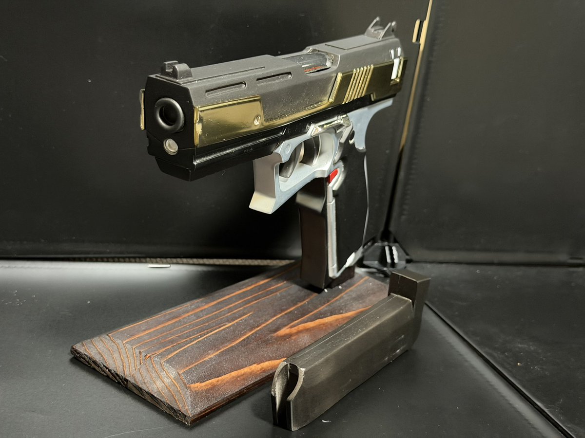 HEYshrike's tweet photo. 7月26日のワンフェスは！
新作　1/1 ニケ自決用拳銃　¥10000
レジンキャスト製
全15パーツ
マリアンを撃った心ズキズキ拳銃！
これでヘレティックを一網打尽だ！
#WF2026S #WF2026ｓ 
#NIKKE #勝利の女神NIKKE #ニケ https://t.co/W8dcFLSYyS