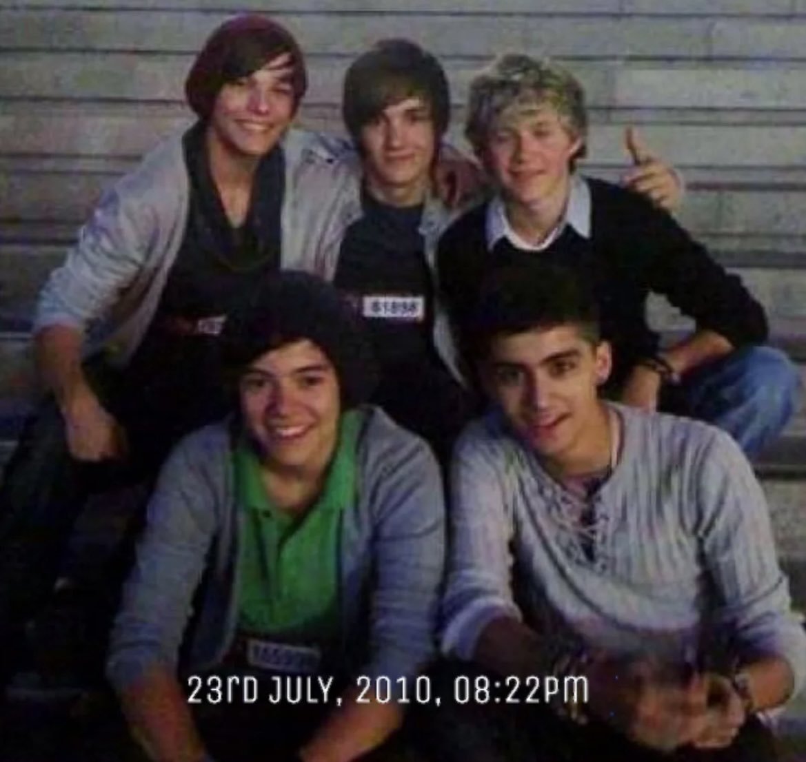 pity_pit91's tweet photo. Happy anniversary to my beloved band
#16YearsOfOneDirection
#16YearsOf1D https://t.co/G6m4mfK9Lz