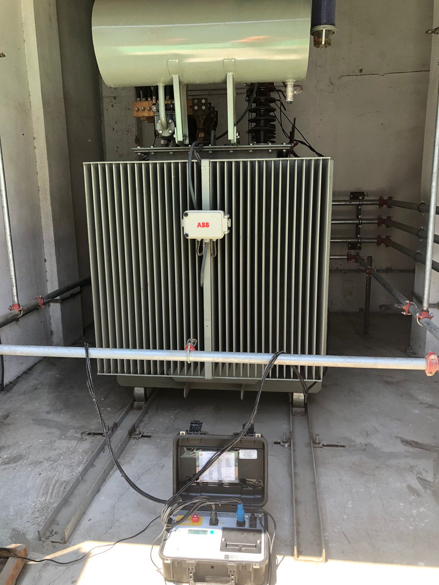Trafo_Test's tweet photo. 🌞Yılın en sıcak günlerinden biri🌞Genleşme Tankı Trafo🧿Transformatör ısındığında oluşan hacimsel büyüme genleşme deposu vasıtasıyla giderilir. 🧿Düzenli bakım fazlasıyla önemlidir. #TrafoBakımı #Enerji #ElektrikDağıtımı #SahaÇalışması https://t.co/6pgSYaD6f2