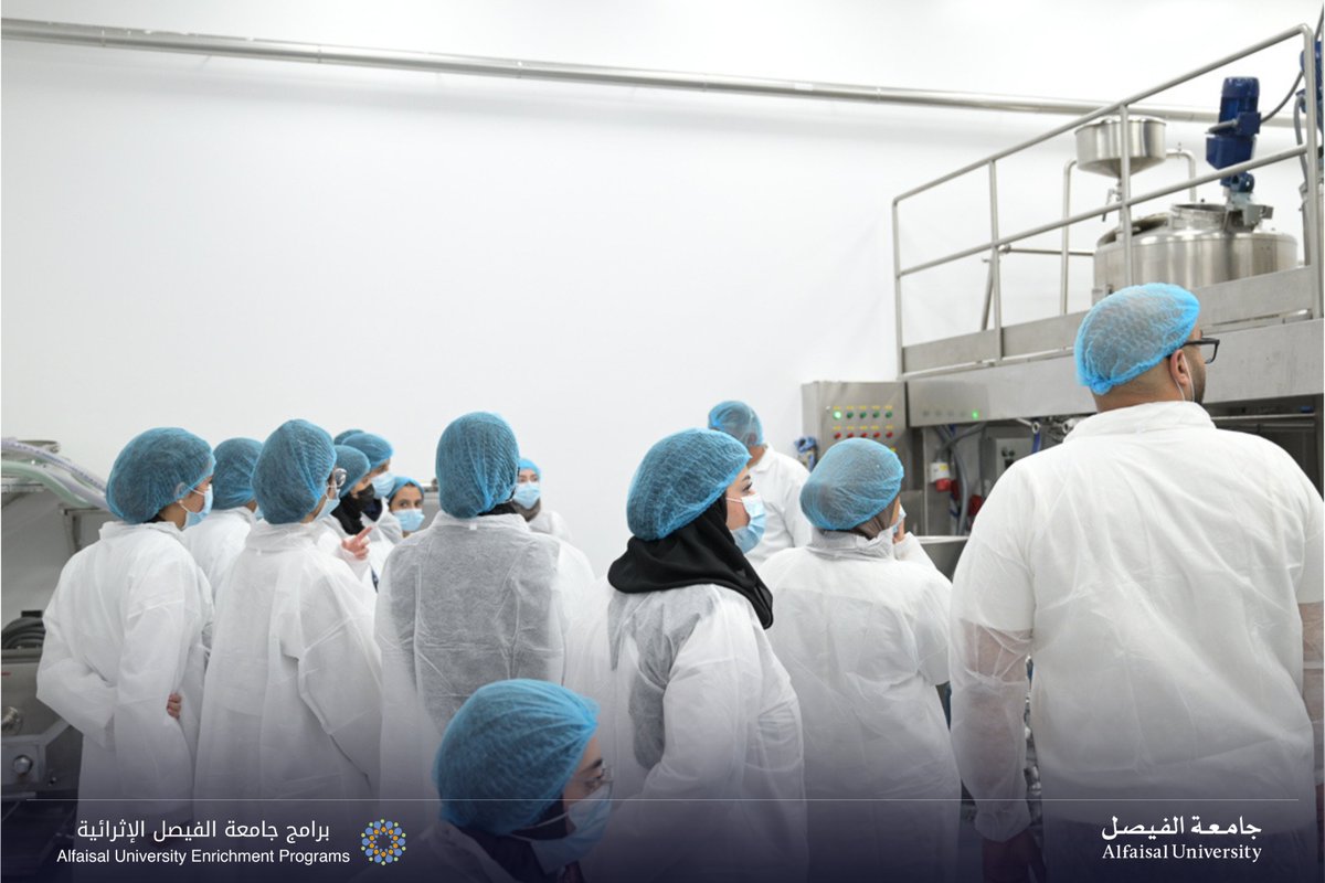 Alfaisaluniv's tweet photo. في برنامج #اكتشاف_الأدوية ضمن برامج #جامعة_الفيصل الإثرائية، زار المشاركون شركة حكمة للأدوية، حيث اطّلعوا على مراحل تصنيع الأدوية، وتعرّفوا على معايير الجودة والابتكار والممارسات المتبعة في الصناعات الدوائية.
وأسهمت هذه الزيارة في ربط المعرفة الأكاديمية بالتطبيقات العملية، وتعزيز فهم المشاركين لقطاع الصناعات الدوائية ودوره في تطوير الرعاية الصحية.
#البرامج_الإثرائية 

💊 Our AUEP #DrugDiscovery students visited #HikmaPharmaceuticals for an insightful field trip, where they explored the pharmaceutical manufacturing process and gained a firsthand look at industry standards, innovation, and quality control. Experiences like these connect classroom learning with real-world practice and inspire the next generation of healthcare professionals.  #AUEP