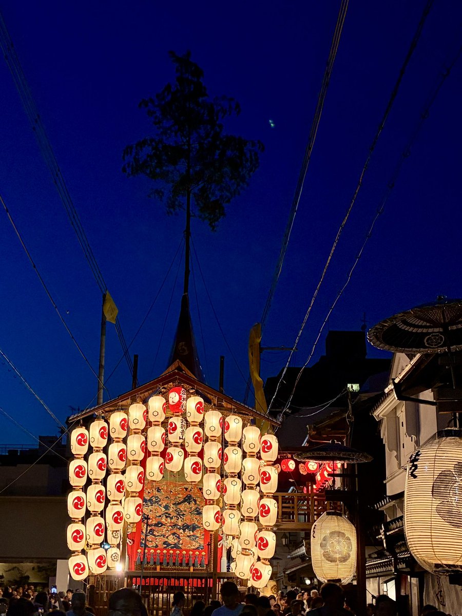 koinu117's tweet photo. 仕事帰りの祇園祭
後祭の方がゆっくり見られてよいですよね
人は多いものの身動きとれないほどでもないし https://t.co/XE3l6uqDf3