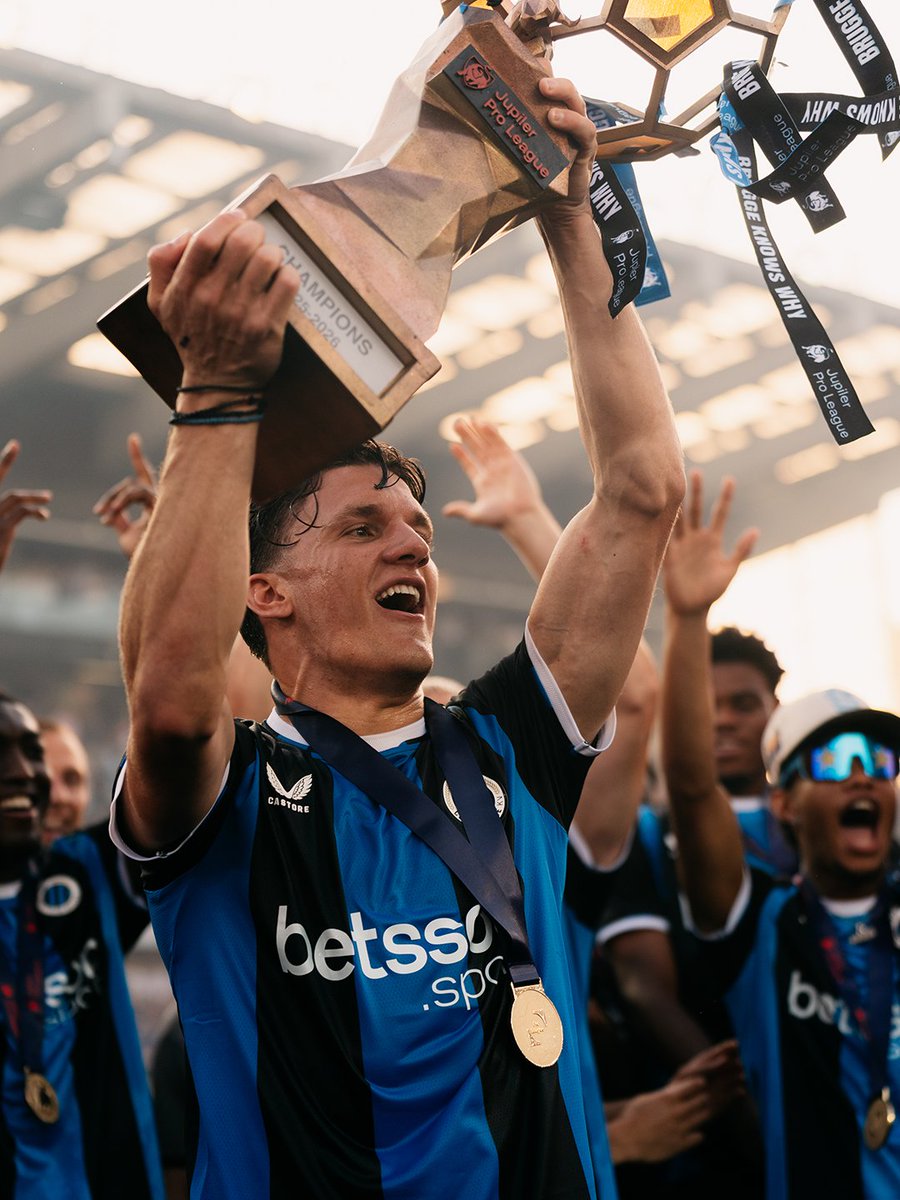 ClubBrugge's tweet photo. Ready for his big move, leaving as a hero. 🦸🏻‍♂️🔵⚫️ https://t.co/0n36e7KhHz