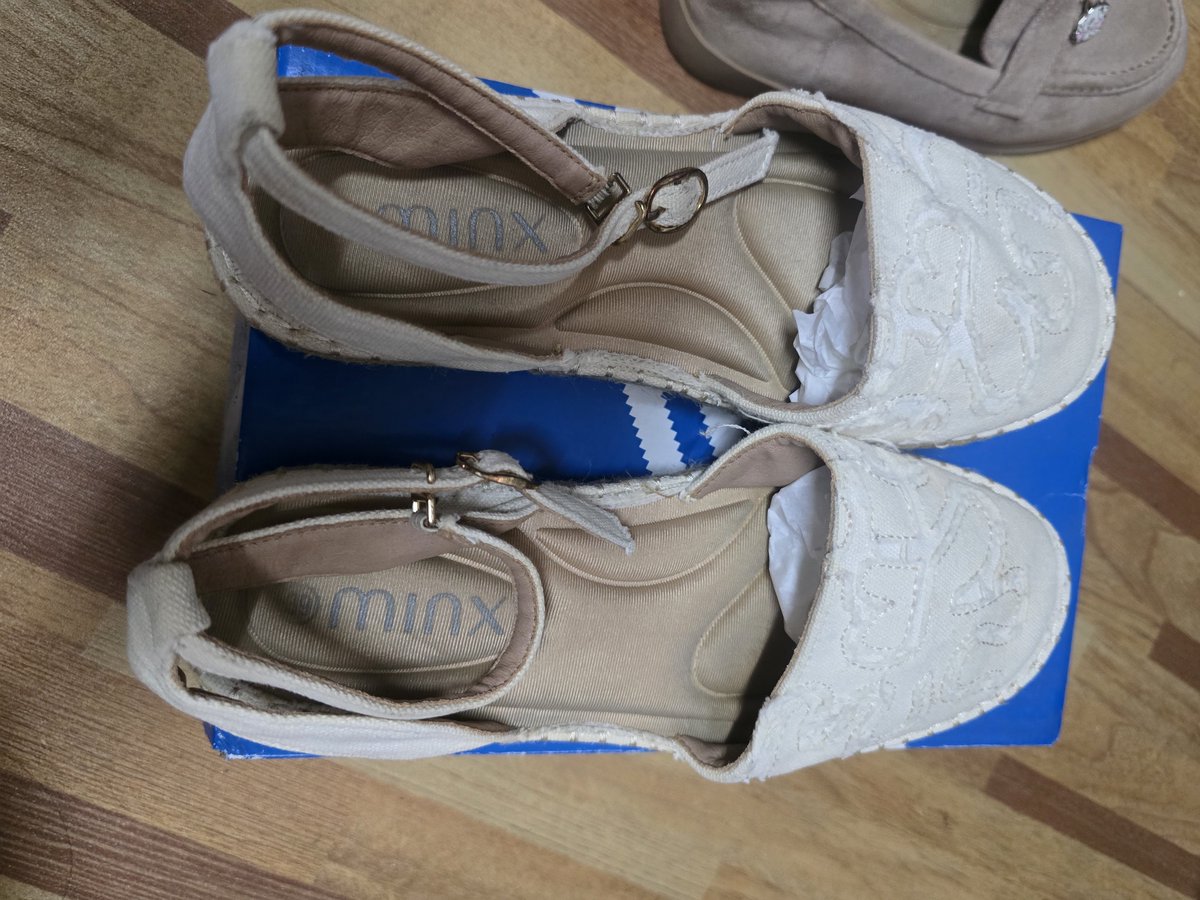 vimon_W's tweet photo. #ส่งต่อminx  ส่งต่อรองเท้า Minx รุ่น Chloe lady สี marshmallow size 39 ใหม่เลยค่ะไม่มีรอยเปื้อน เราคลีนพื้นไป 1 ครั้ง ส่งต่อ 650(รวมส่ง) ไม่มีกล่อง
Dm ดูพตได้ค่ะ 
กทม.นัดรับได้ Btsม.เกษตร - Btsรัชโยธิน
#minxshoes #รองเท้ามือสอง #minx #ส่งต่อminxshoes https://t.co/q7MhDLQ8uE