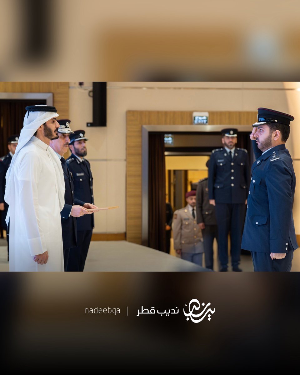 NadeebQa's tweet photo. امتدادًا لمسيرة إعداد القيادات الوطنية

سعادة الشيخ خليفة بن حمد آل ثاني وزير الداخلية وقائد قوة الأمن الداخلي "ل��ويا" رئيس المجلس الأعلى لأكاديمية الشرطة يشهد حفل تخريج الدفعة الثانية من منتسبي برنامج القيادة والأركان الأمنية، بحضور عدد من رؤساء وقادة الجهات العسكرية والأمنية في الدولة

@KHK | #نديب_قطر | #قطر 🇶🇦