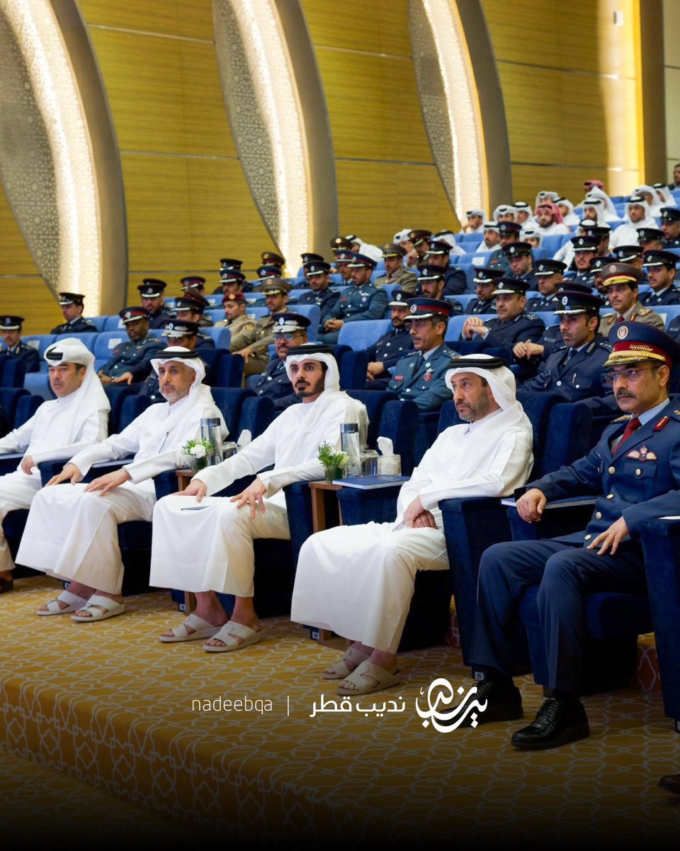 NadeebQa's tweet photo. امتدادًا لمسيرة إعداد القيادات الوطنية

سعادة الشيخ خليفة بن حمد آل ثاني وزير الداخلية وقائد قوة الأمن الداخلي "ل��ويا" رئيس المجلس الأعلى لأكاديمية الشرطة يشهد حفل تخريج الدفعة الثانية من منتسبي برنامج القيادة والأركان الأمنية، بحضور عدد من رؤساء وقادة الجهات العسكرية والأمنية في الدولة

@KHK | #نديب_قطر | #قطر 🇶🇦