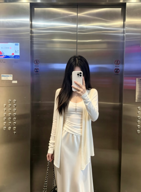 Munschkind's tweet photo. 找 #上海 的解压搭子，我建了个群～ 不提供情绪价值，只解决生理需求，懂规矩的来
，点 #女大 赞拉群。平时不常约，想起来就聚 https://t.co/4xfyvBeQgg