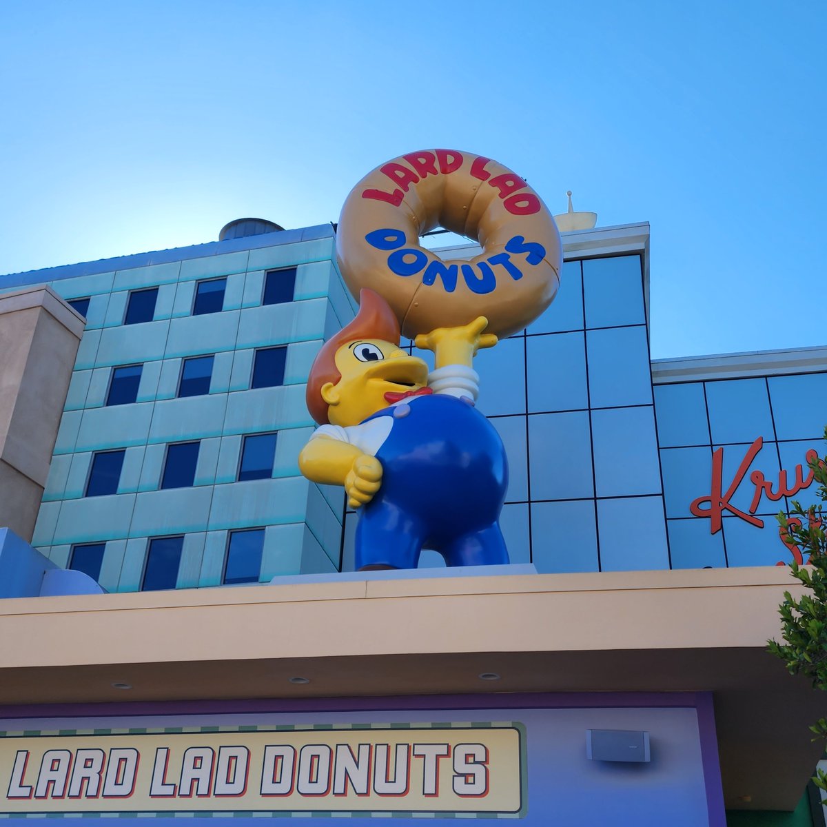 AlexSwitchNow's tweet photo. Universal Studios Hollywood https://t.co/5pjYMSK7Js