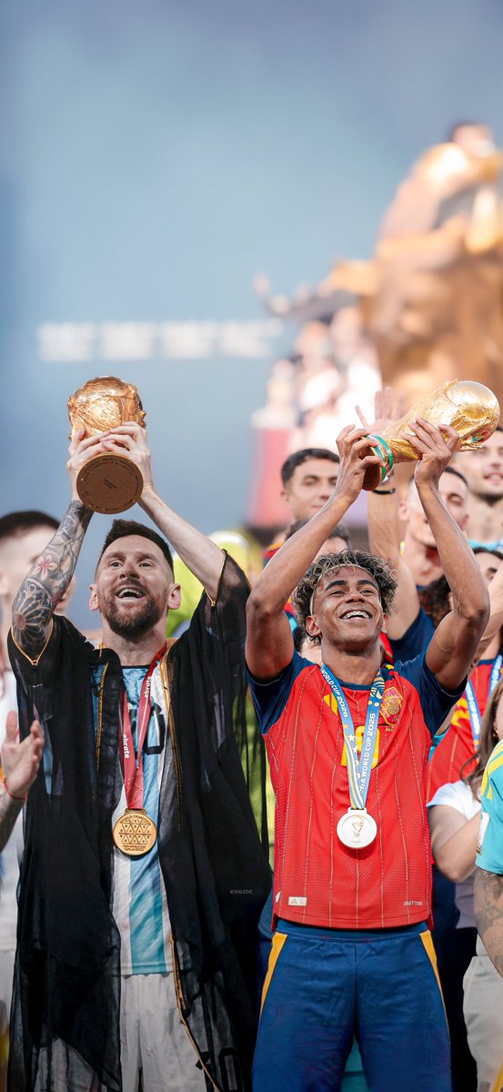 5aledz_'s tweet photo. ⁴ᵏ Lionel Messi &amp; Lamine Yamal 
      𝐥𝐢𝐟𝐭𝐬 𝐭𝐡𝐞 𝐖𝐨𝐫𝐥𝐝 𝐂𝐮𝐩! 🏆🏆 https://t.co/KB75qCn0G1