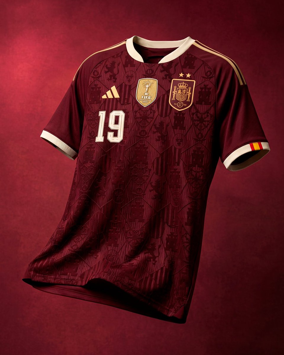 nokai's tweet photo. ¿Por qué ADIDAS? ¿Por qué? https://t.co/OEl0sw7CVx