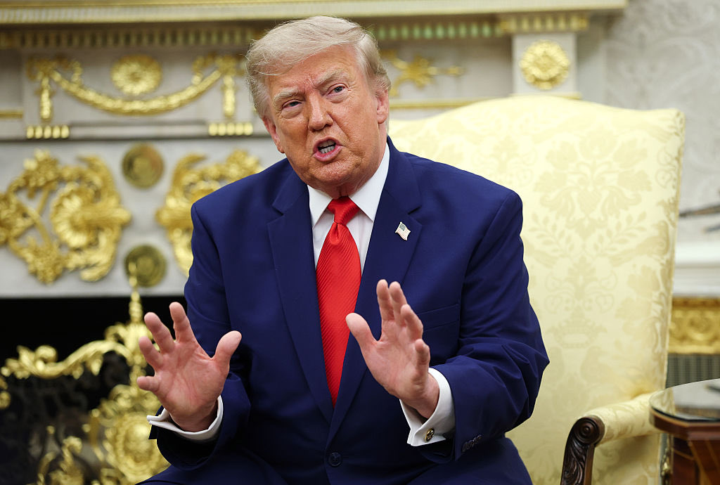 TinaBrownLM's tweet photo. There is a new loser mood swirling around Trump, a boredom with his bloated act. Get the full take in my new Fresh Hell post.

https://t.co/yZUbpiwAzR https://t.co/cLIxhhz0bH