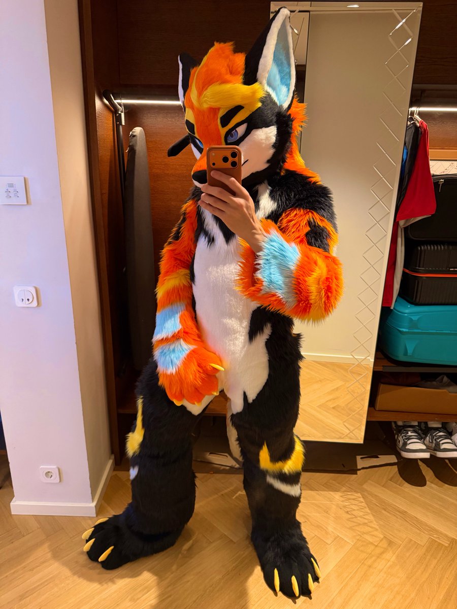 ferdywagon's tweet photo. Find me rooming around the lobby at Awoostria! https://t.co/0mH1AuLaP7