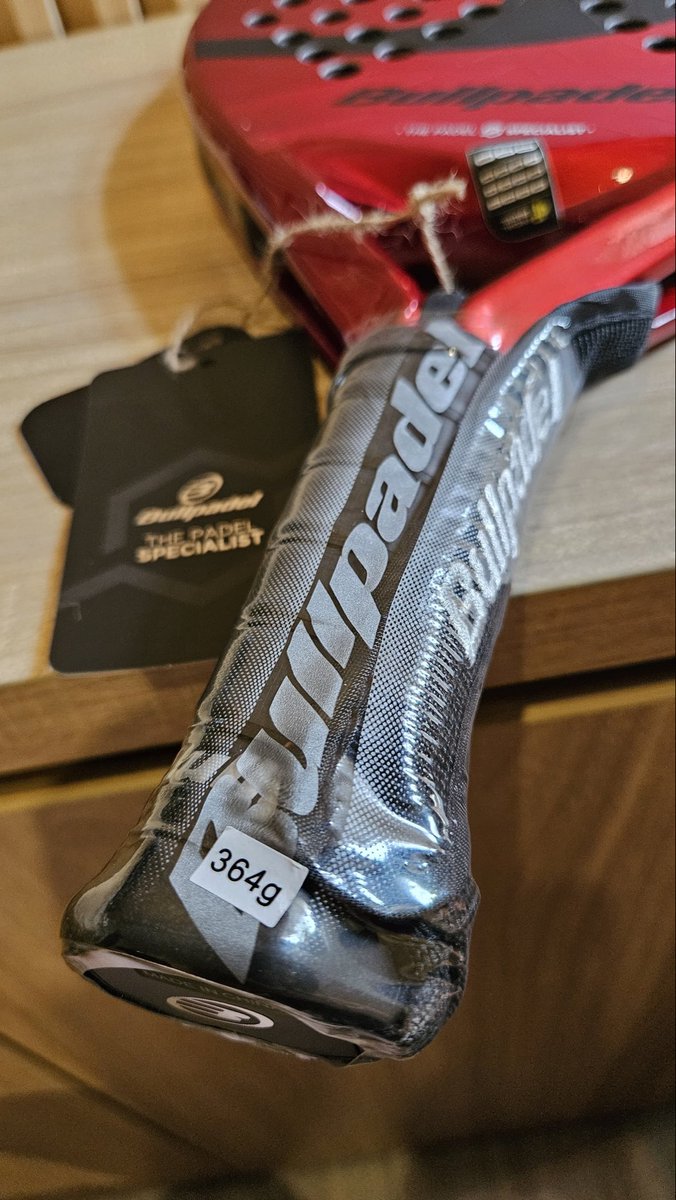 chocoMera's tweet photo. Mau dijual raket hadiah juara padel 
Brand New 
Bullpadel Xplo Comfort 2025
Berat 364gr
Rp. https://t.co/wsnWeAFE0A
Yang minat serius bisa DM for best price.￼ https://t.co/5R3pdOgNk5