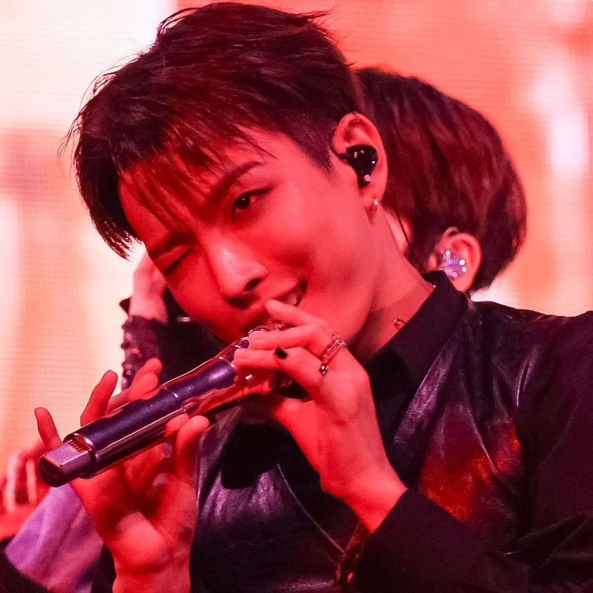 hongjjuni117's tweet photo. 빨간 조명만 있으면 모든 티니들을 죽이는 무기가 됨 https://t.co/UnH40p2122