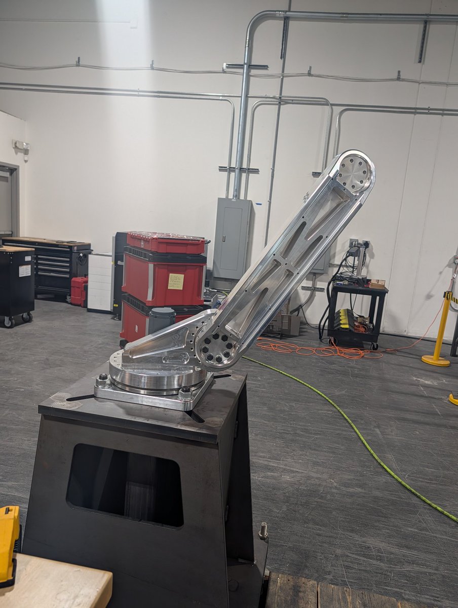 pabloruiz2324's tweet photo. Wrist assy &amp; sick robot. Made in usa https://t.co/NStKTLZubv