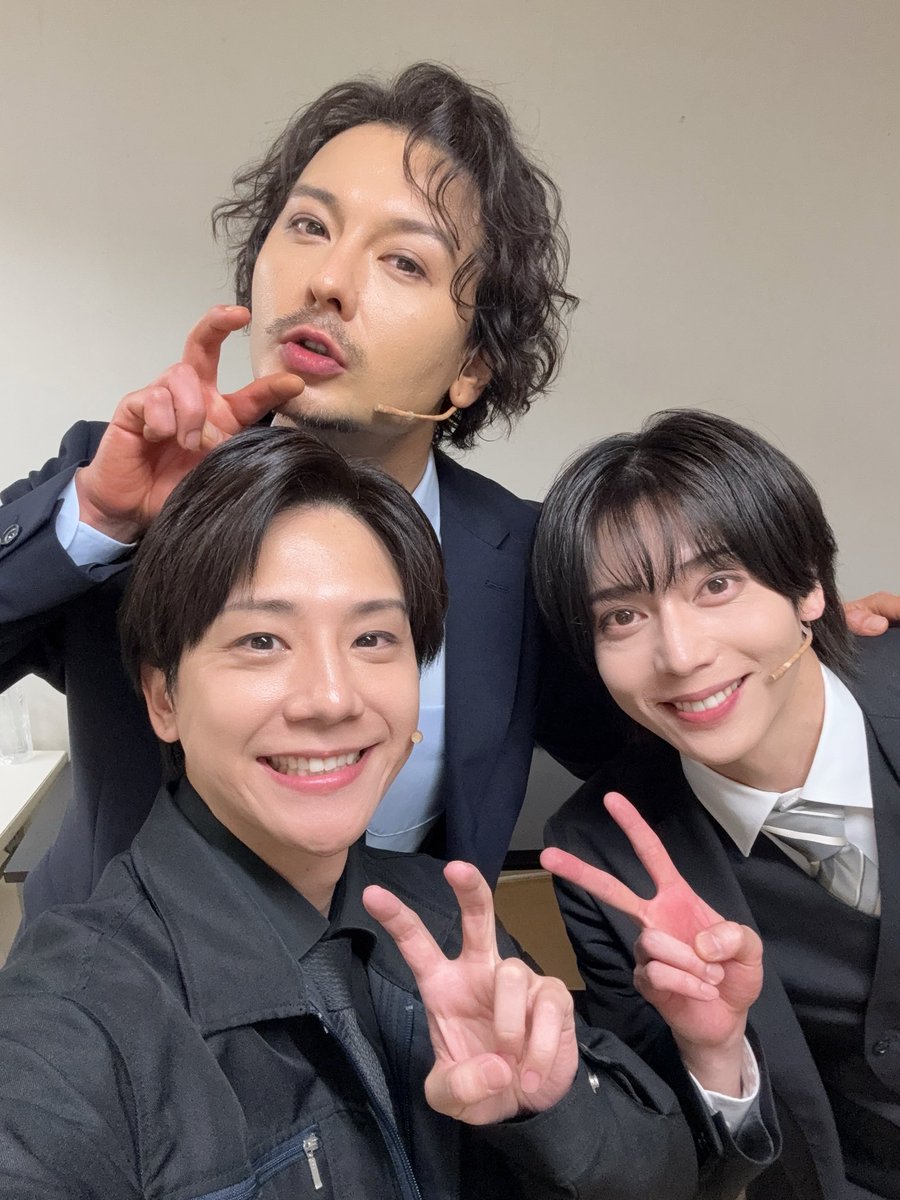 TaizoShiina's tweet photo. 舞台『gift』6日目無事に終了しました。
本日もご来場ありがとうございます！
明日は最後の1公演のみday
しっかり体を休めて挑みます。
今日の写真は夜公演でのアフタートークメンバー！
いやー、ずっと喋れちゃう。
楽しいメンバーでした。 https://t.co/ag72Q23OpZ