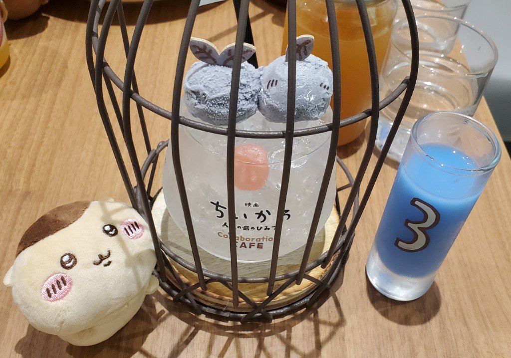 shiu0515's tweet photo. ちいかわコラボカフェ行ってきた✨
ご飯とドリンク美味しかったし、特典も自引き出来たので大満足😊😊😊

内装も可愛かった💕 https://t.co/DoauzplsaK