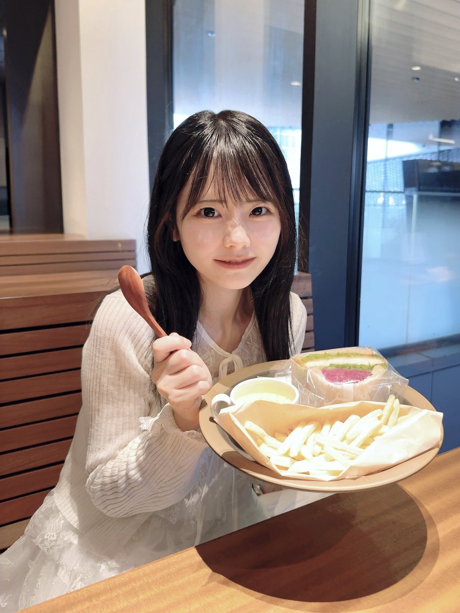 big_tkhs's tweet photo. かわいこちゃんとランチ🍴
写真撮り慣れてなさすぎて面白い https://t.co/wYKuDl1Uud