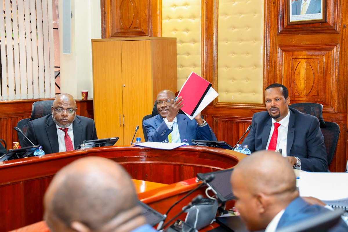 SenCommitteeKE's tweet photo. The Standing Committee on Finance and Budget has directed Tana River Governor Dhadho Godhana to appear again before the committee next week with complete records and written responses to all specific procurement queries raised by the Public Procurement Regulatory Authority. https://t.co/dW4oAP2Uoh