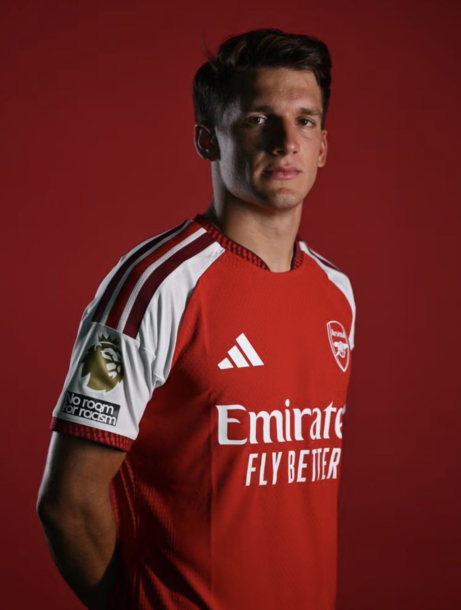 ais_bpn's tweet photo. RESMI: Arsenal resmi mendatangkan Christos Tzolis dari Club Brugge. Sang pemain telah menandatangani kontrak jangka panjang bersama The Gunners. ✅✍️
Selamat datang di keluarga besar Arsenal, Christos Tzolis! ❤️‍🔥 https://t.co/jeoqSifSgx