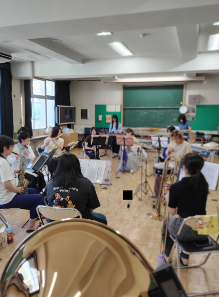 DWEnsemble's tweet photo. 🎺練習ブログを更新しました！
浅草夏音楽祭まであと2か月。
今回は2名が見学、そのうち1名はその場で入団してくださいました✨
ブログはこちら👇
https://t.co/n6eJxzebTv
一緒にディズニー音楽を演奏してくださる方、大募集中です！
#団員募集 #トロンボーン #ディズニー楽団 #吹奏楽 https://t.co/Zhi0ReaE2x