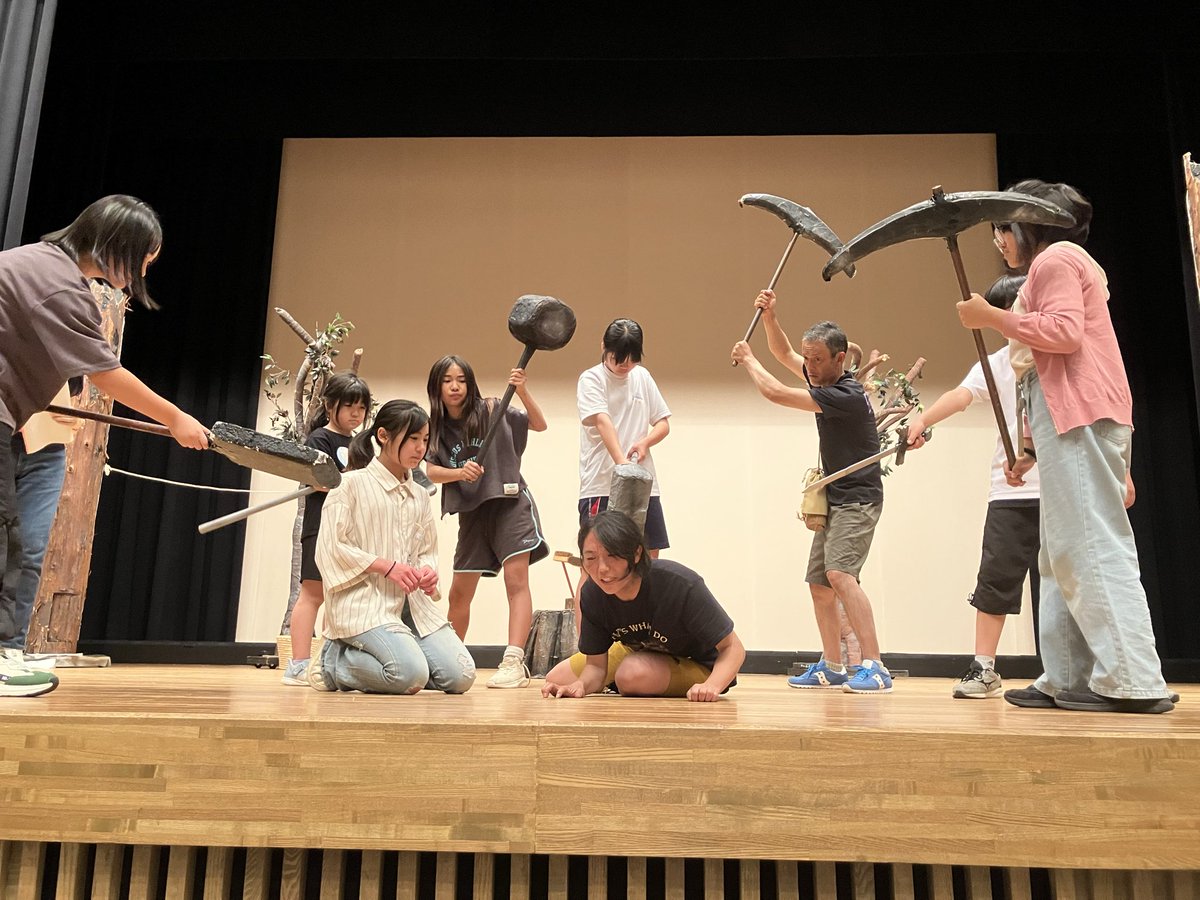 crew_cosmos2007's tweet photo. 今日のコスモス🪐
😱緊迫した状況…一体何があったのでしょうか！？
（演出変わるかもしれませんが）ぜひ本公演を観に来て確かめてください〜♪
#演劇クルーコスモス
#演劇CrewCosmos https://t.co/mHRLjV7Qat