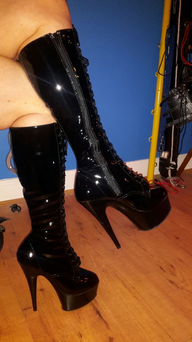 ladyrochesterx's tweet photo. The gentlemen who plan ahead rarely miss out. August appointments are now available for those who appreciate quality over impulse. https://t.co/JynM5YSOlP