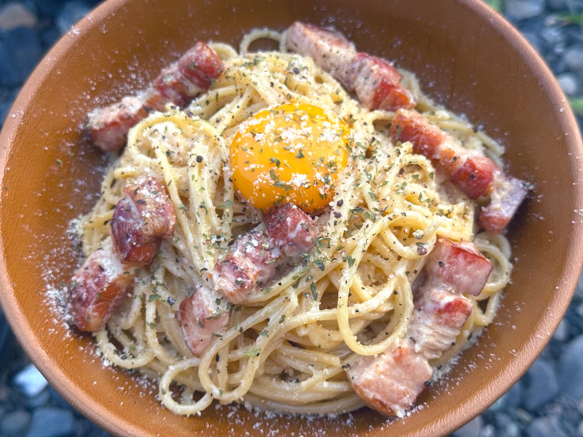 anaya_xp's tweet photo. 牧場で仕入れたベーコンでカルボナーラ作った！
なんだかひと味違う気がする(バカ舌) https://t.co/M2glE2MK0A