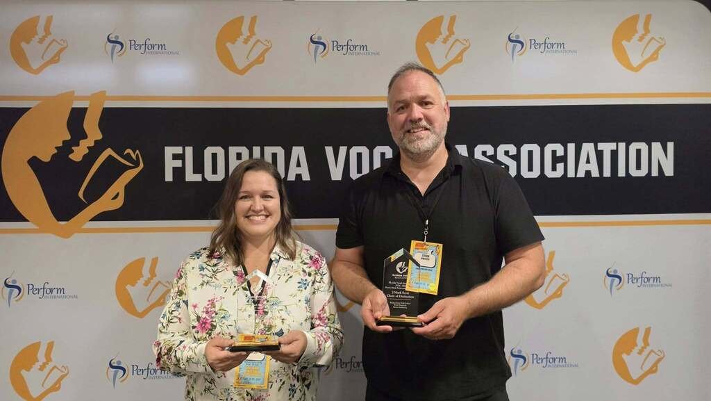 Manateeschools's tweet photo. Congrats to Braden River HS (Dir. Steven Armstrong) &amp; Parrish Community HS (Dir. Kerrie Carrier) on earning the Florida Vocal Association's Choir of Distinction award for inspiring excellence and showcasing incredible talent of their student vocalists.  #ManateeSchoolsGoodNews https://t.co/ds7Byri5Ff