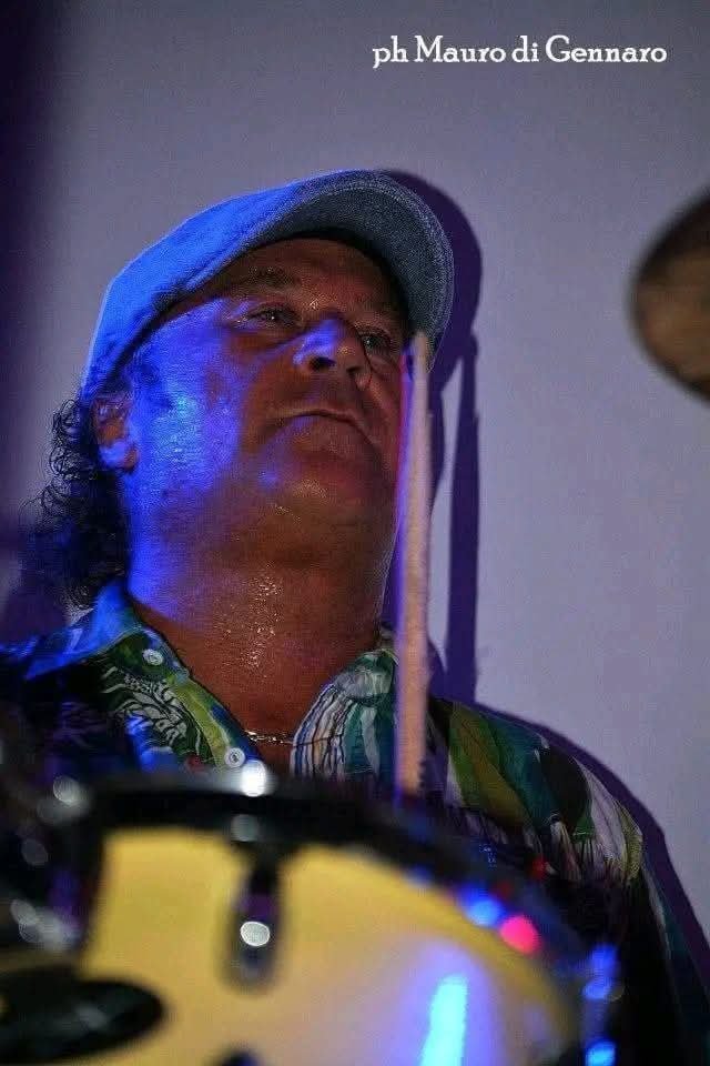 Frankdedo's tweet photo. Il Blues e' sudore , come in questi giorni 🥁
#frankdedo https://t.co/1qJ9GuK59m