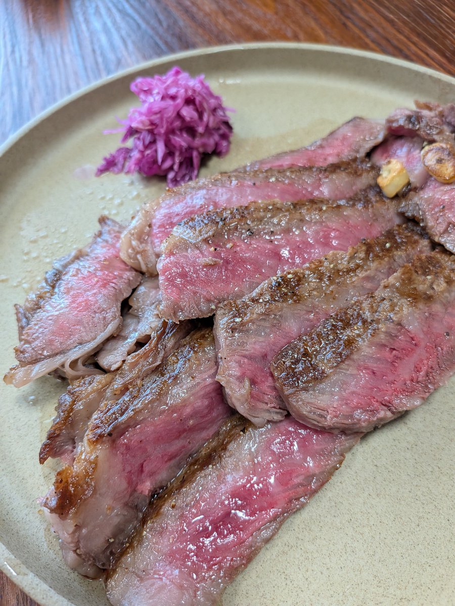 udon58799449's tweet photo. 暑すぎて死にそうなので
がっつりとお肉を！

ロピアで買った和牛のリブロースしっかりタンパク質とれたかな

森保監督もう少し任期あるみたいですがお疲れ様でした😊

＃ロピア沼にはまるおじさん
＃猛暑日
#ワンコさんは元気 https://t.co/RGfWuvqq9j