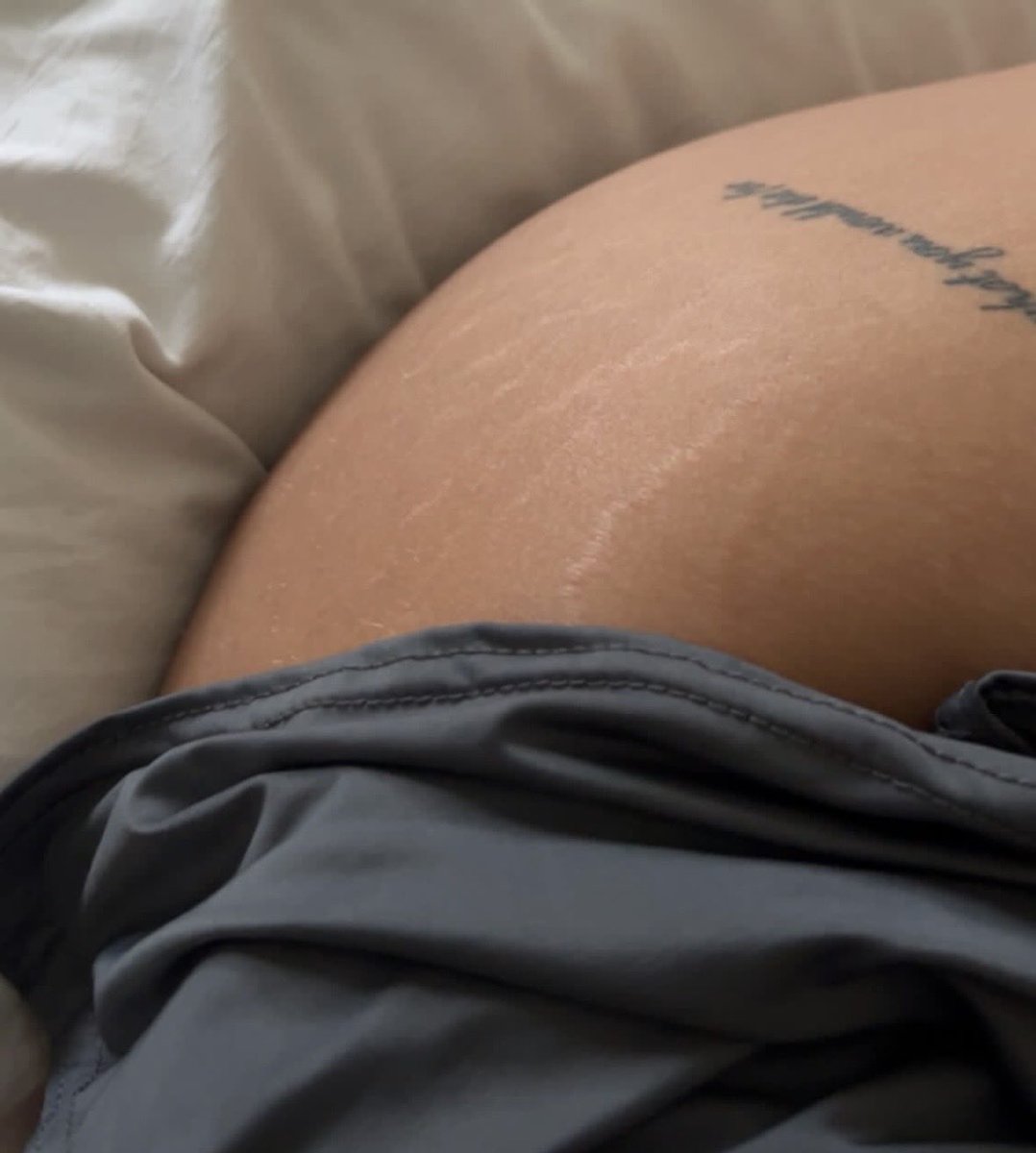 simp4alaina's tweet photo. rise and shine ass addicts https://t.co/q7HBoBjkp1