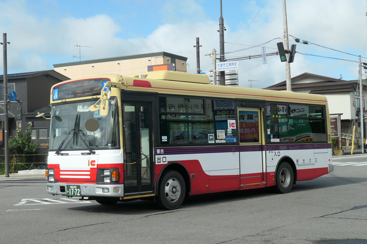 e11_e12's tweet photo. 秋田200か1765（PKG-LV234L2：米内沢）
←京浜急行バスD1861（横浜200か2818）
秋田200か1772（PA-LR234J1：米内沢）
←京都市交通局（京都200か952）

米内沢の新入り2台
京都市からのPA-LRはようやく3台目が登録
そしてついに米内沢へもPKG-が…

#秋北バス https://t.co/MRuhTNrSqZ