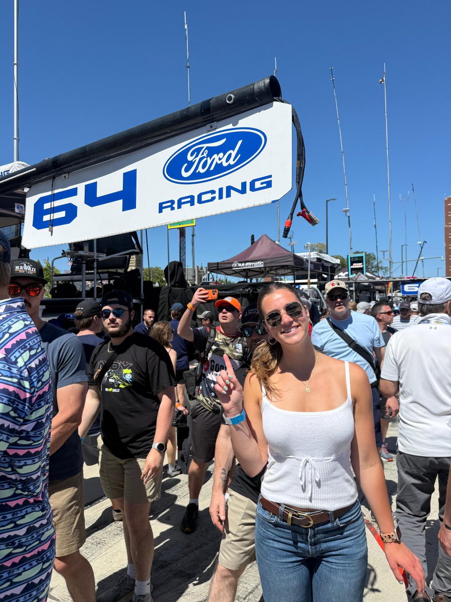 FordCareers's tweet photo. Natalie is excited to share a #DayintheLife as a #FordIntern with @FordCareers! 🚗✨ Today’s highlight: a fireside chat with Bill Ford! Follow along for insights and fun from her summer at Michigan Central Station: https://t.co/2W2AgolHp4

#WeAreFord #FordCareers https://t.co/TkyXur8PVI