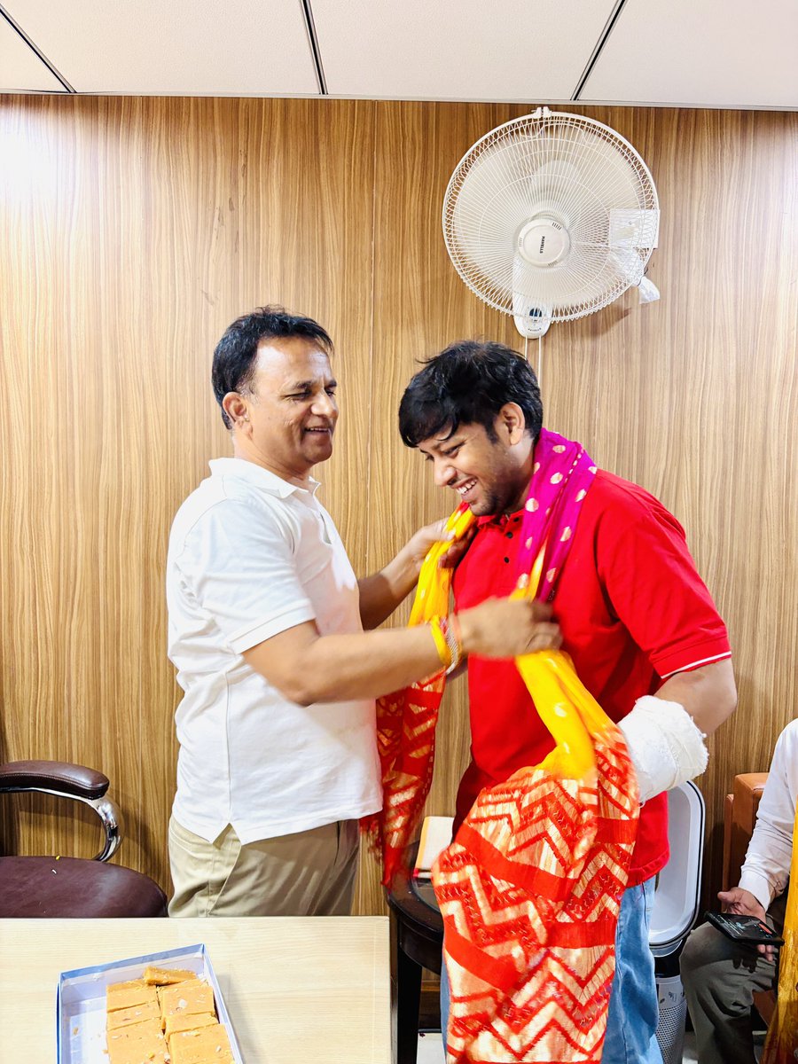 ChTarunKumarBJP's tweet photo. आज भाजपा दिल्ली प्रदेश कार्यालय पर @BJP4Delhi के प्रदेश महामंत्री आदरणीय श्री मोहन लाल गिहारा जी ने स्वागत के रूप में अपना आशीर्वाद दिया | https://t.co/e1mwZj4EPa