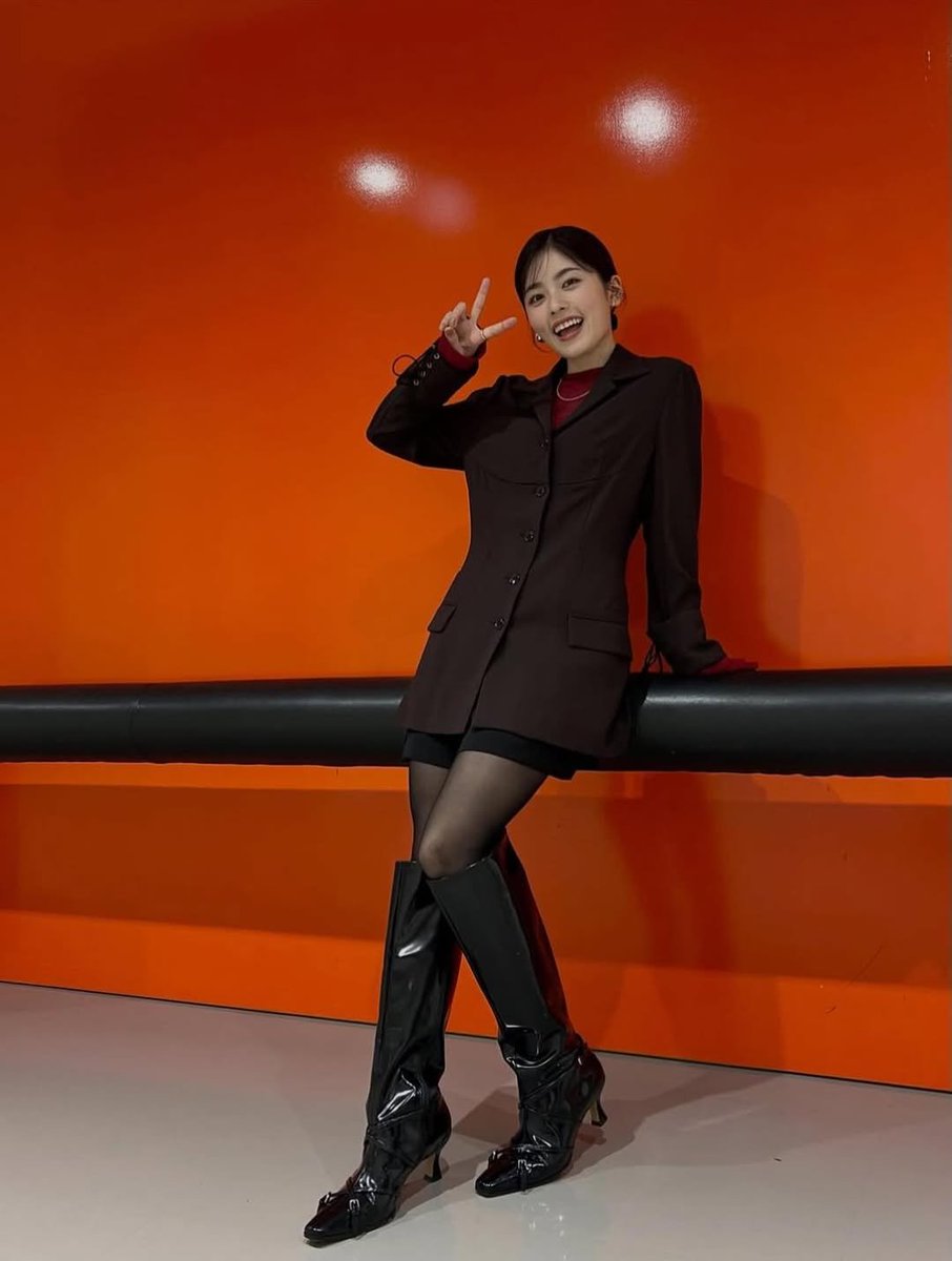 kanakneehigh's tweet photo. 小芝風花✖ロングブーツ👢
#小芝風花 #女優 #モデル
#ブーツ #ロングブーツ https://t.co/zjhNG9bd8h
