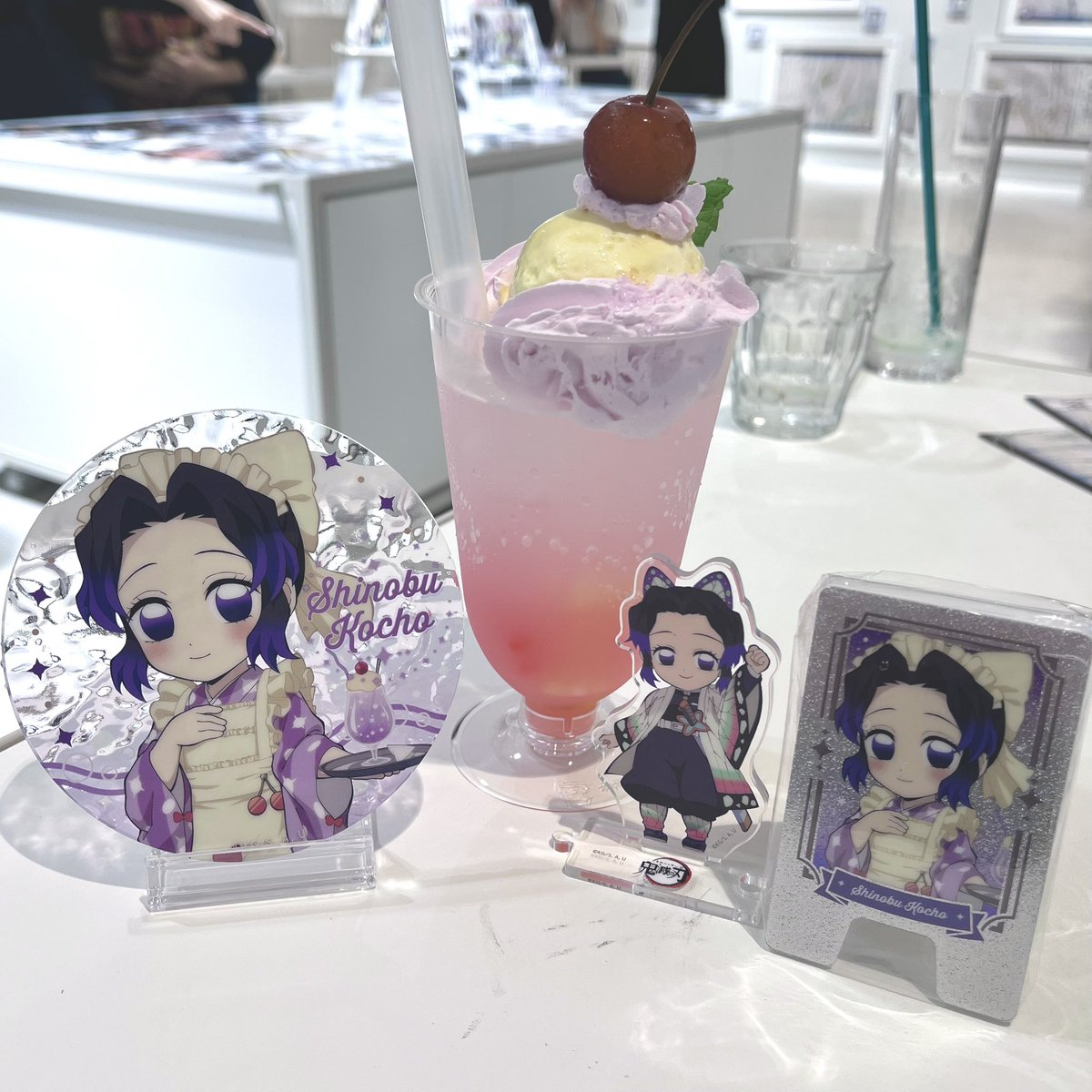 moepktk's tweet photo. クリームソーダーーー✨✨✨
昨日ヒロマでカナヲちゃんの🍹
いただいてきました💓
ミナモ🐦‍⬛とお互い推しのアクコ&amp;看板を得られまして🥹💓ハピハピ🫶
デザインが海のキラキラ水面みたいでほんっとかわいい✨🐠🏖️ https://t.co/SiCbFTdxTf