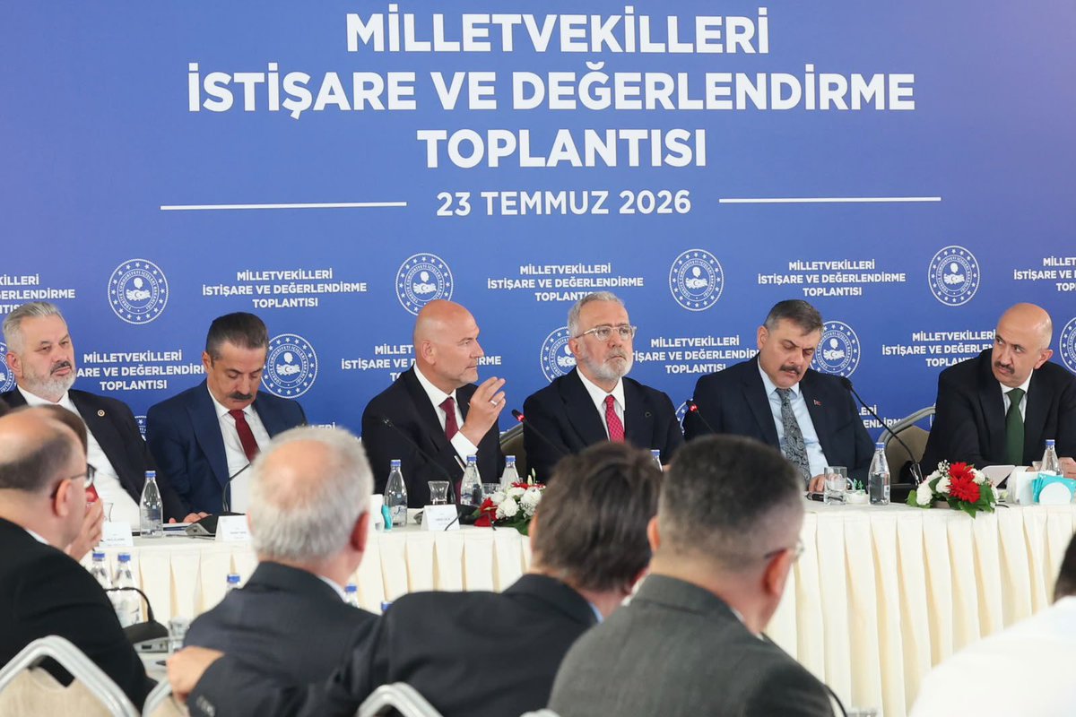 suleymansoylu's tweet photo. Grup Başkanvekilimiz Sayın Bahadır Yenişehirlioğlu’nun koordinasyonunda düzenlenen Milletvekili İstişare ve Değerlendirme Toplantısı kapsamında, milletvekili arkadaşlarımızla birlikte İçişleri Bakanımız Sayın Mustafa Çiftçi’nin konuğu olduk.

Çok kıymetli sunumlarla istişare ve değerlendirmelerin gerçekleştirildiği bu buluşmada, milletvekili arkadaşlarımızın katkıları ve Sayın Bakanımızın değerlendirmeleri dolayısıyla kendilerine teşekkür ediyoruz.
