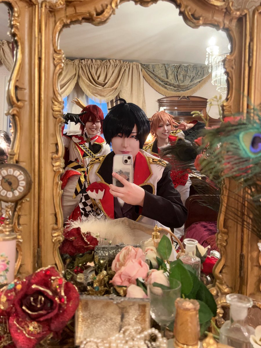 Lamune_Dota's tweet photo. オフショみてみてする✨
鏡の前で🌹♥️♠️でお写真撮ったんだけど、写真撮るの上手な♥️♠️と撮るのも映るのも下手な🌹が解釈一致すぎて大好きなお写真🥹💞
#ようこそ我が寮へハーツ併せ0721 https://t.co/xXi5OxYeEu