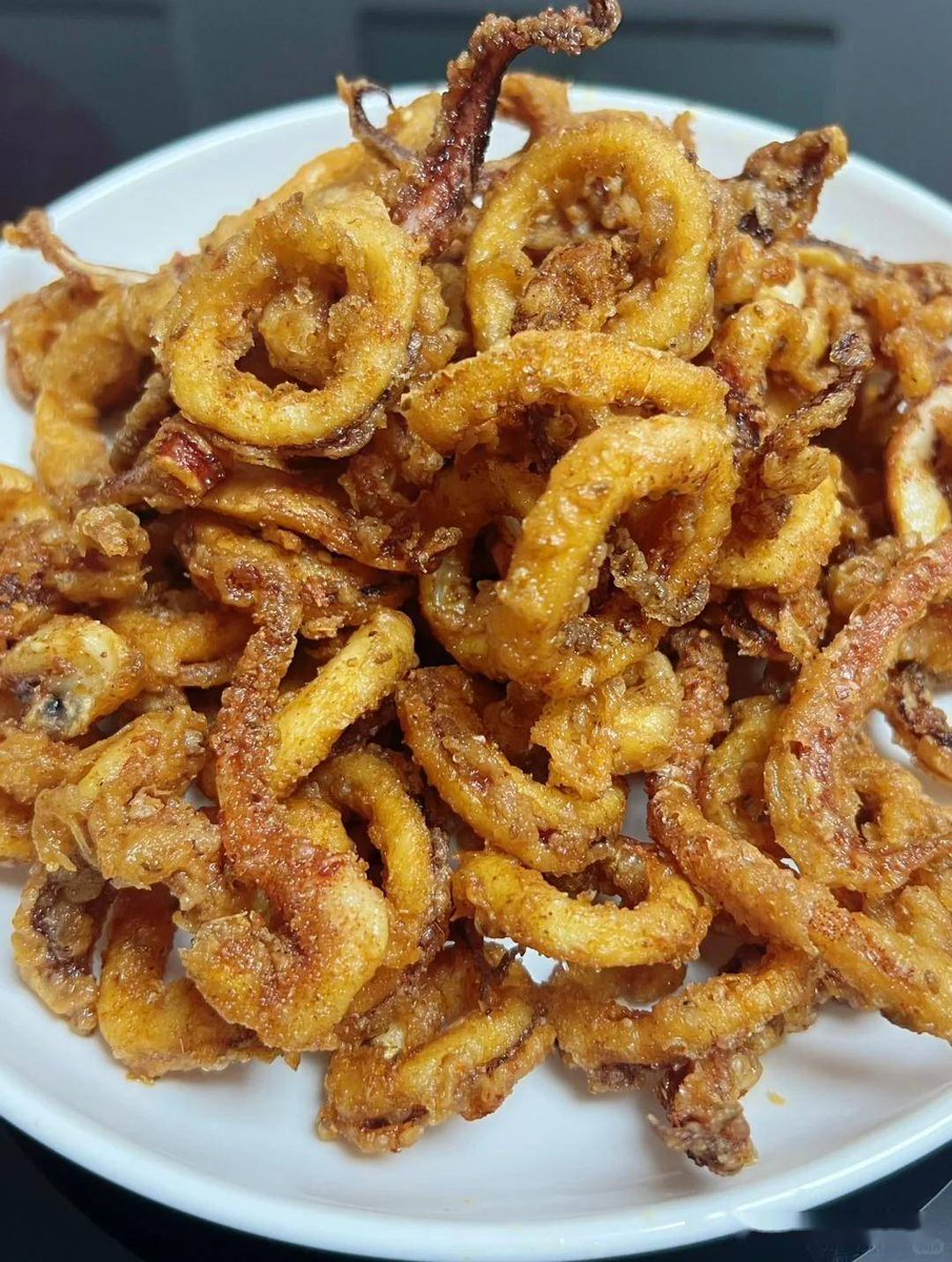 BPBxdrCWnXaigaG's tweet photo. Tasted the crispiest fried squid balls by the road at dusk—street food hits different! https://t.co/CBBu0p0VMO
