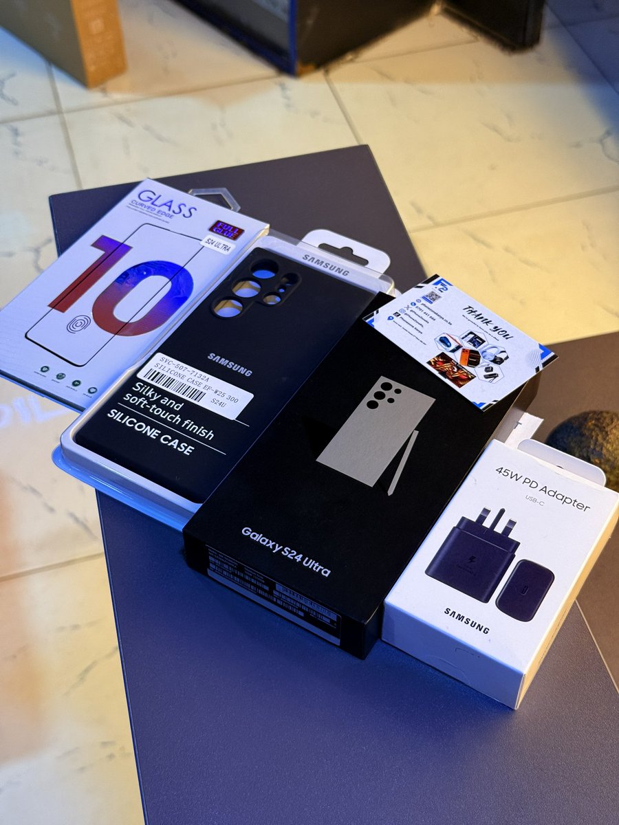 PhoneZoneKe's tweet photo. “Does S24 ultra exist in brand new form in 2026?”

Our answer: Yes it does , but only in the UAE(dubai) warranty form

Dubai / middle east has some privileges that other regions don’t, they have 12GB RAM phones  and 6000 mAh batteries , also they get a prolonged production of certain phones even if the products are phased out in other regions like Africa and Europe