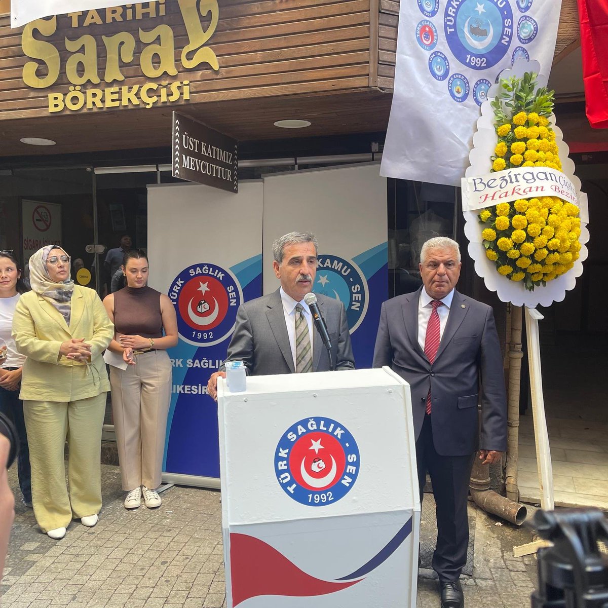 OnderKahveci's tweet photo. Balıkesir Şubemizin Yeni Hizmet Binasını Açtık.

Üyelerimize, tüm sağlık ve sosyal hizmet çalışanlarına daha güçlü ve etkin hizmet sunabilmek adına şubelerimize yeni hizmet binaları kazandırmaya devam ediyoruz. 

Bugünde Balıkesir Şubemizin Hizmet binasının açılışını büyük bir coşku içerisinde gerçekleştirdik. Hizmet binamızın Balıkesir şubemize, teşkilatımıza, üyelerimize, Balıkesir'de görev yapan tüm sağlık ve sosyal hizmet çalışanlarımıza hayırlı olsun.