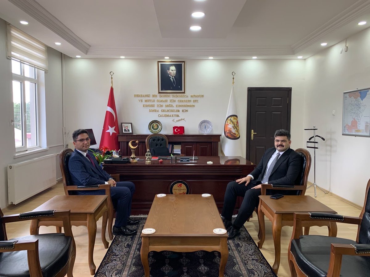 _gizem_cm's tweet photo. Akıncılar Kaymakamı Sayın Faruk KARABABA , Kaymakamımız Sayın Mehmet Sevban GÖKBUNAR’ı makamında ziyaret ederek hayırlı olsun dileklerinde bulundu. https://t.co/sq6Iy62bfF