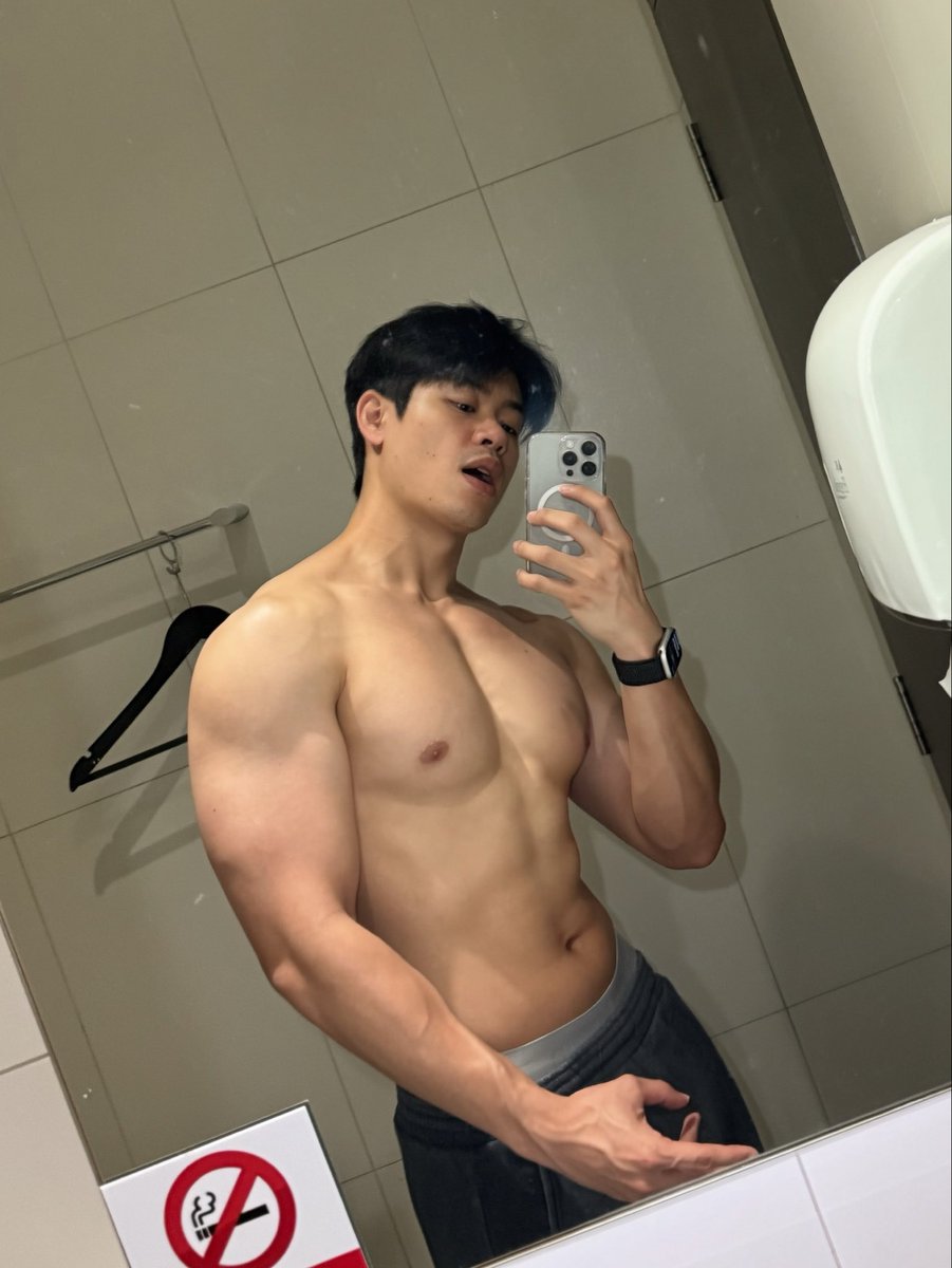 yourgoodboytj's tweet photo. ชอบกันได้แต่อย่าสตอล์กกันเลยย https://t.co/SU7B8QUQiG