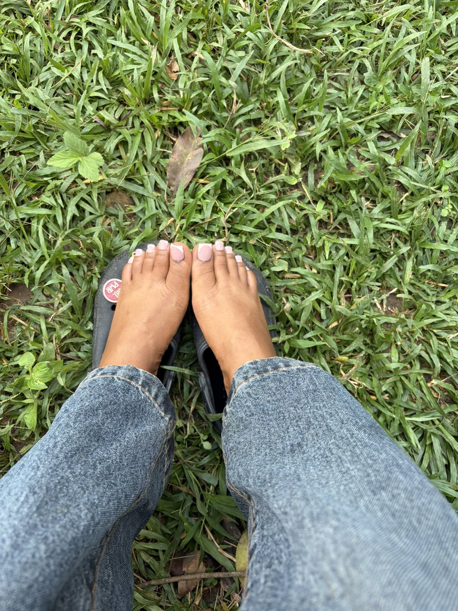 akosua_amoabea's tweet photo. These feet deserve to be worshipped and adored 🙂‍↕️. https://t.co/jovrdxWKBP