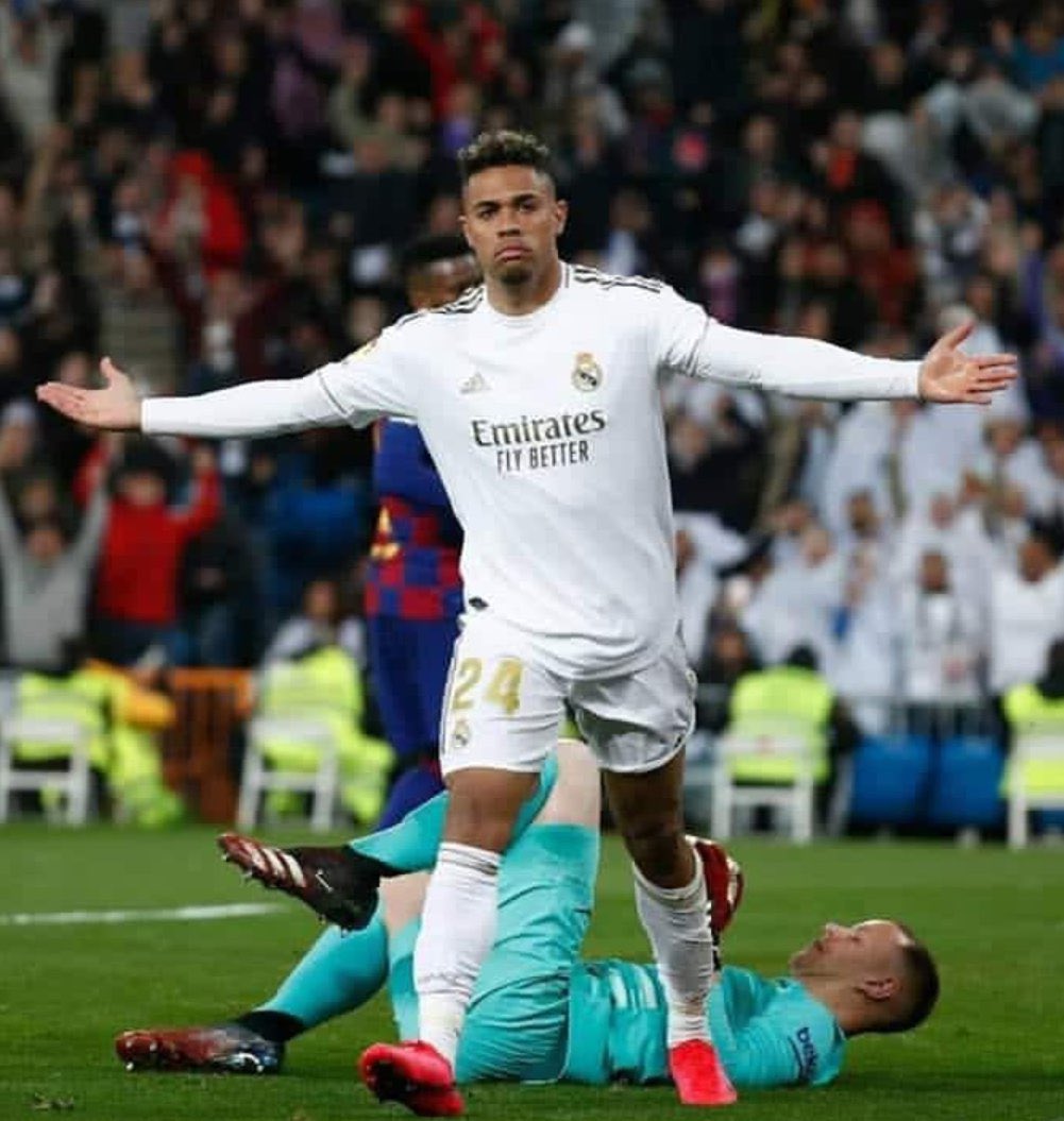 crs_msh's tweet photo. @Namr_7 انتهت 2/0 للريال
وصاحب الصوره ذا اول لمسه له سجل الثاني 
وادري انك تدري وكلنا ندري انك تدور تفاعل
وابشر بالتفاعل يلا تفاعلنا معك 😂😂😂 https://t.co/uXKj3gUFVO