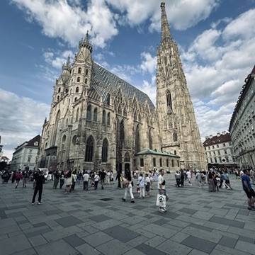 mystic_peak's tweet photo. Es ist schön, nach vielen, vielen Jahren wieder in Wien zu sein.
Die Stadt atmet mich ein wie früher – und ich atme sie wieder ein. ❤️🏛️ https://t.co/G1HwMve7Zj